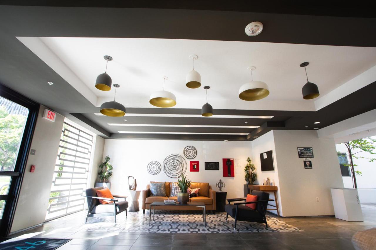 2 Bdr W Balcony In Heart Of Hollywood Apartment