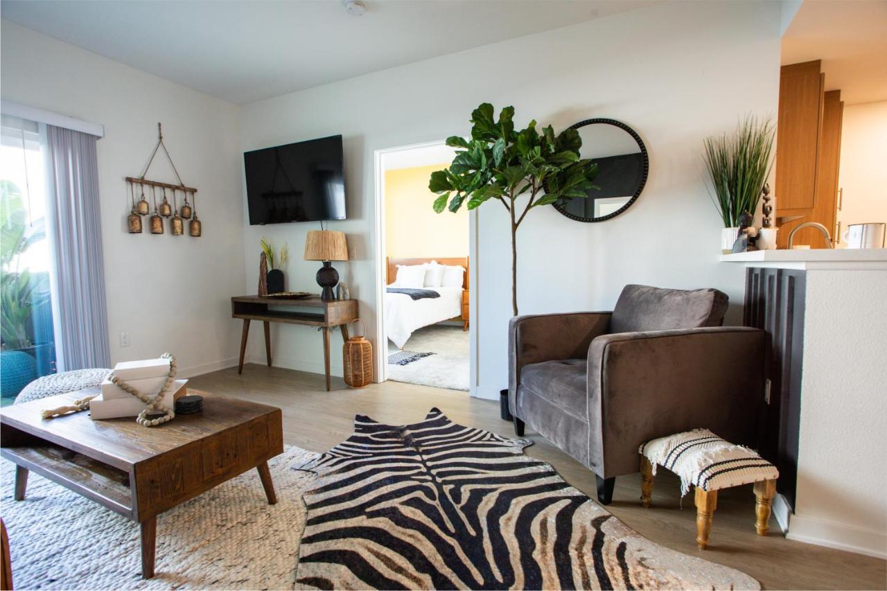 Apartment 2 Bdr W Balcony In Heart Of Hollywood Los Angeles