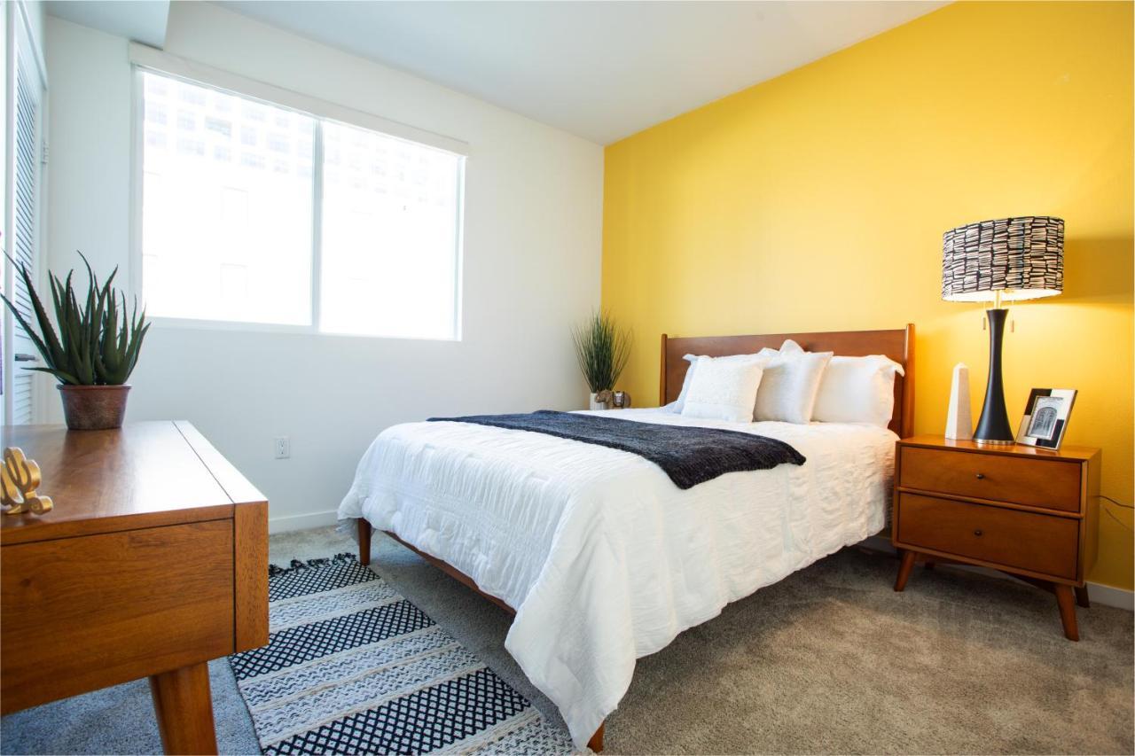 2 Bdr W Balcony In Heart Of Hollywood Apartment *